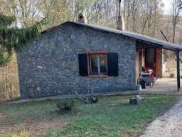 Prodajem kamenu kucu