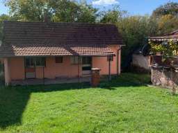 Prodajem dve kuce u Velikim Crljenima