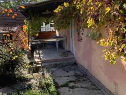 Prodajem dve kuce u Velikim Crljenima