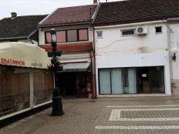 Lokal 81m2 u centru Grocke-pesacka zona