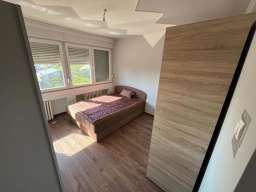 NA PRODAJU &ndash; MODERNO OPREMLJEN STAN 73 m&sup2; + terasa, BAGLJA&Scaron; &ndash; ZRENJAN