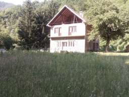 Kuca pored reke-Ljubovidje