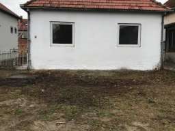 Na prodaju kuca u Indjiji