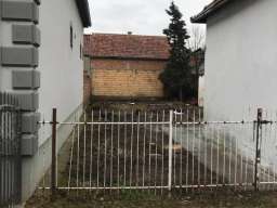 Na prodaju kuca u Indjiji