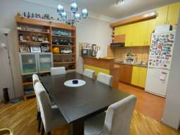 Izdaje se stan - Prvomajska, Zemun - 600 e na I spratu