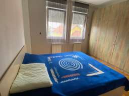 Izdaje se stan - Prvomajska, Zemun - 600 e na I spratu