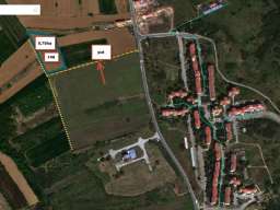 Na prodaju njiva na ulazu u Sremčicu sa desne strane 