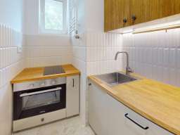 Renoviran trosoban stan na Keju-Novi Sad