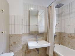 Renoviran trosoban stan na Keju-Novi Sad