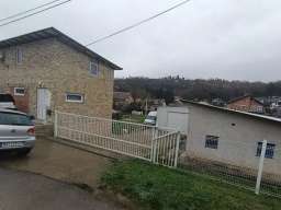 Na prodaju stambeno-poslovni objekat (kuca, hala)-Paragovo