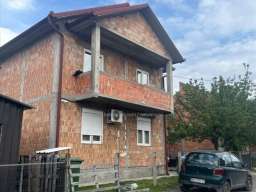 Prodajem kucu u Batajnici u lepom kraju