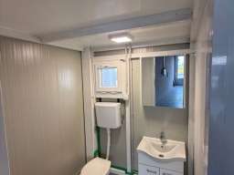 Izdaje se poslovni lokal 160m2-Batajnica