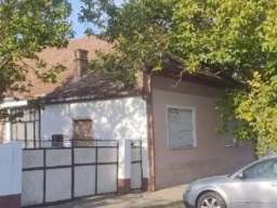 Na prodaju kuca 320m2 u selu Torak