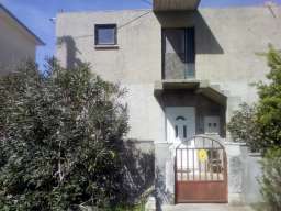 Prodajem kucu sa dvoristem na vikend naselju Ivanica, sa pog