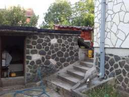 Odlicna kuca pored puta