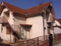 Prodajem kucu u Atenici kod plave hale