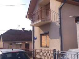 Prodajem kucu u Atenici kod plave hale