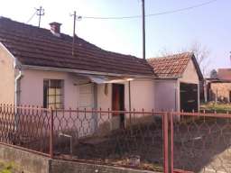 Prodajem kucu u Atenici kod plave hale