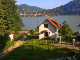 Vikendica u Malom Zvorniku (Sakar)