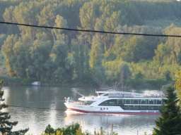 EXTRA!Vikend-kuca sa pogledom na Dunav i BAZENOM