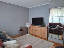 Renoviran, opremljen stan u Erdogliji