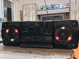 Futachi radio kasetofon dupli dek sa svetla na zvusnici