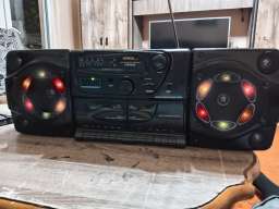 Futachi radio kasetofon dupli dek sa svetla na zvusnici