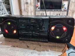 Futachi radio kasetofon dupli dek sa svetla na zvusnici