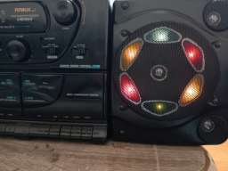 Futachi radio kasetofon dupli dek sa svetla na zvusnici