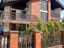 Prodajem kucu u Backoj Topoli