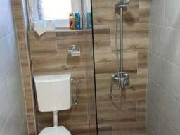EKSKLUZIVNA PRODAJA-polovina vile sa 2 apartmana u centru Mataru&scaron;ke Banje