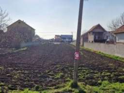 Prodajem plac u Novim Banovcima