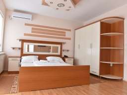 Na prodaju kuca ( hostel ) u Paracinu, 2