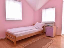 Na prodaju kuca ( hostel ) u Paracinu, 2