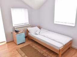 Na prodaju kuca ( hostel ) u Paracinu, 2