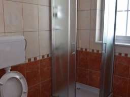 Na prodaju kuca ( hostel ) u Paracinu, 2