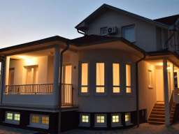 Na prodaju kuca ( hostel ) u Paracinu, 2