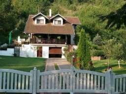 Prodajem kucu na Fruskoj Gori, Kaludjerica-Cerevic