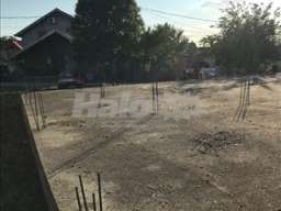 Prodajem plac 5,30 ari sa temeljom Umka 