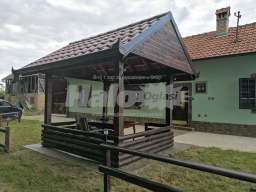 &Scaron;uma 300 ari i vikend kuća 130 m2 Malo Bavani&scaron;te 