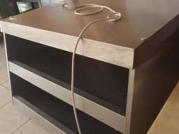 Neutralni topli sto sa nadogradnjom