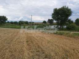 Prodajem divan plac pored jezera u Becmenu