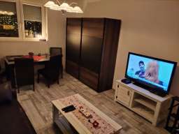 Centar Zemuna kuca sa dva stana-retko u ponudi