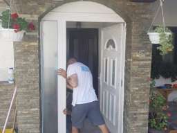 Potreban montažer pvc