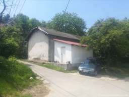 Prodajem kucu-Teodora Drajzera