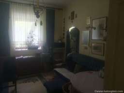 Prodajem kucu-Teodora Drajzera