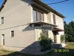 Na prodaju kuca sa pomocnom i poslovnom zgradom