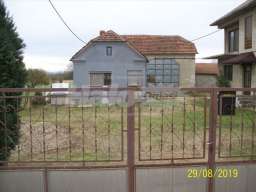 Na prodaju kuca sa pomocnom i poslovnom zgradom