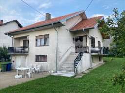 Kuća 180 m2 u Rusnju sa prostranim placem 