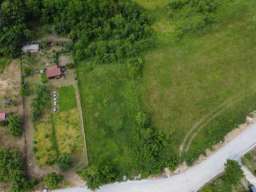 Plac od 23 ara u mirnom delu Uba 